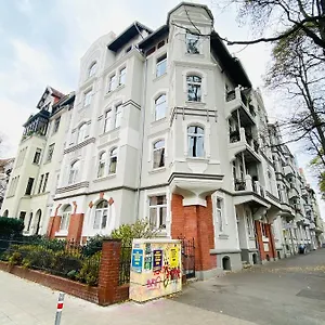 List 2 Bedroom Away From Apartment